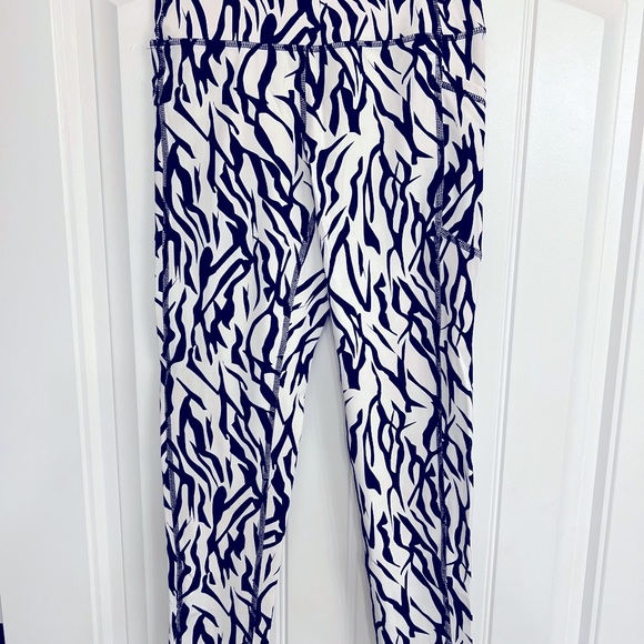 ZYIA Safari Pocket Brilliant 7/8 Leggings Zebra Print. - Picture 2 of 4